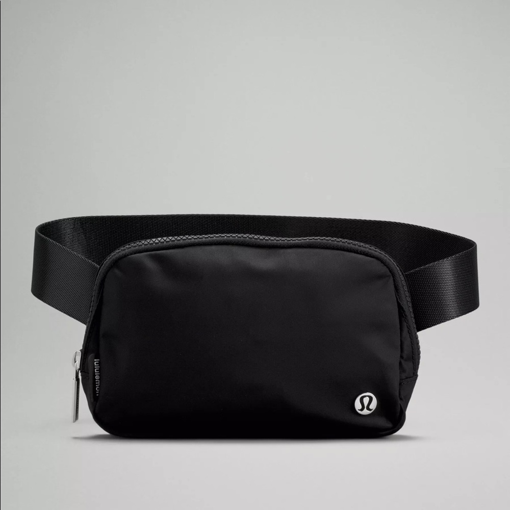 NWT Lululemon Belt Bag in Black